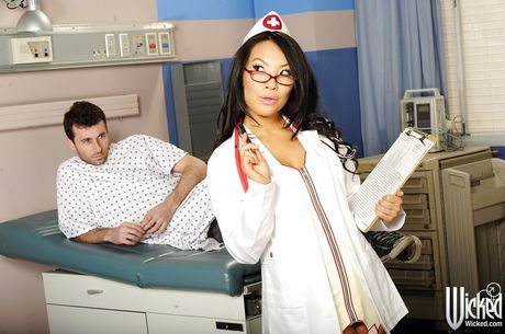 Peachy asian bombshell Asa Akira blows on dick and takes a messy cumshot